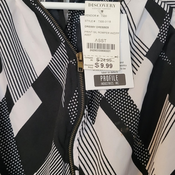 Romper - Picture 2 of 4